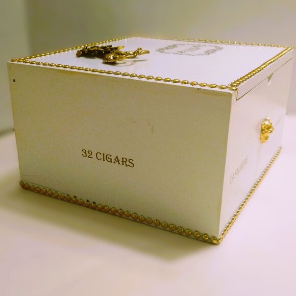 Suenos de Saundra Upcycled, White Esteban Carreras Cigar Box, Storage/ Home Deco - Picture 6 of 10